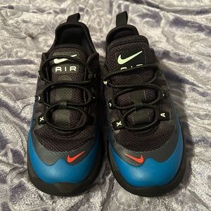 Nike Axis boys sneakers size 9C !